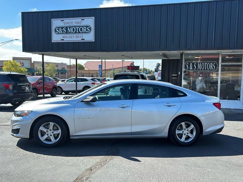 2021 Chevrolet Malibu Image 2