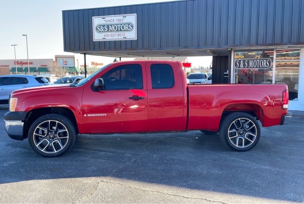 2008 GMC Sierra Image 2