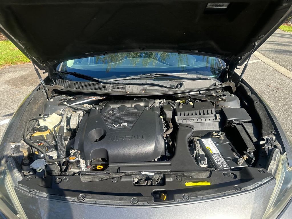 2017 Nissan Maxima Image 2