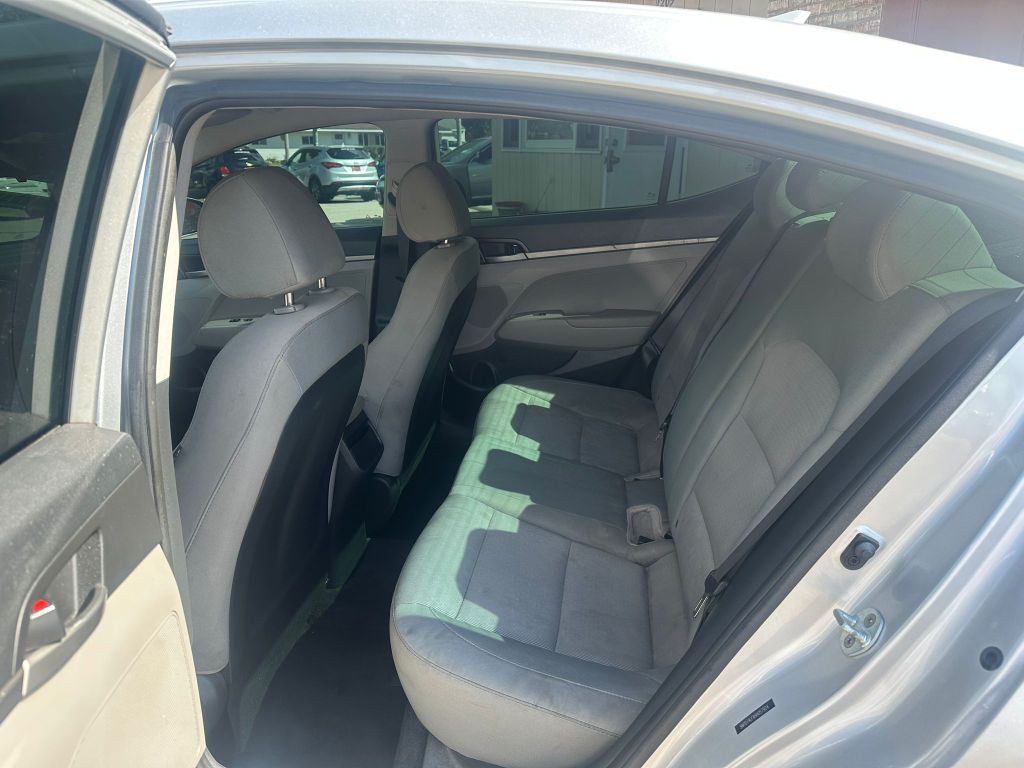 2017 Hyundai Elantra Image 5