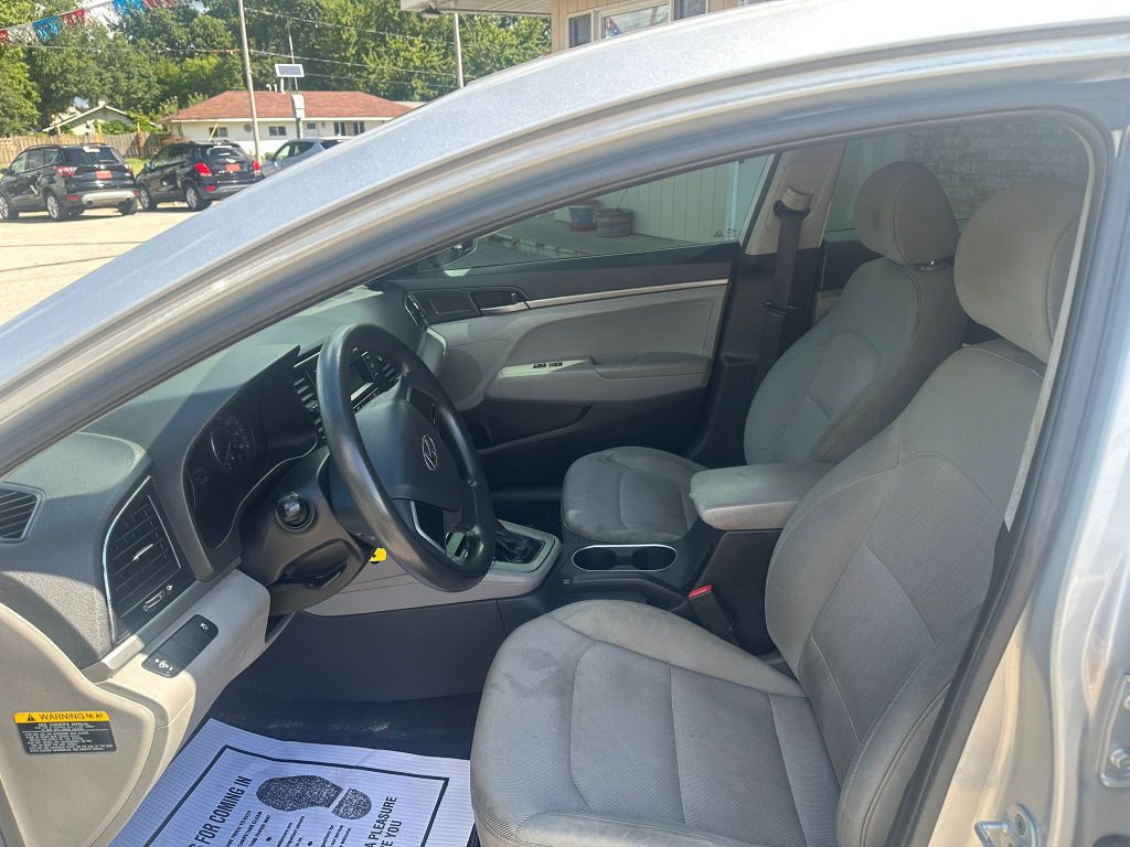 2017 Hyundai Elantra Image 6