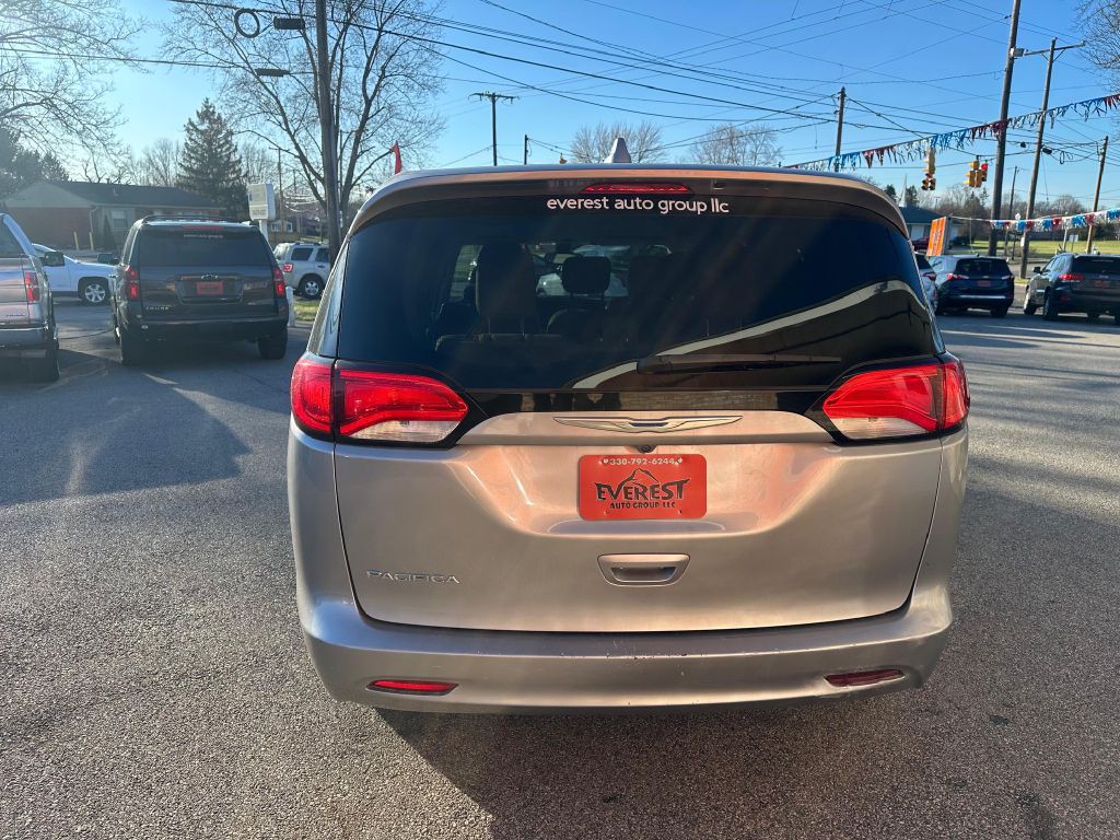 2017 Chrysler Pacifica Image 4