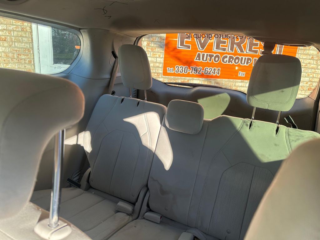 2017 Chrysler Pacifica Image 7