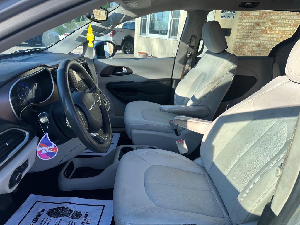 2017 Chrysler Pacifica Image 9