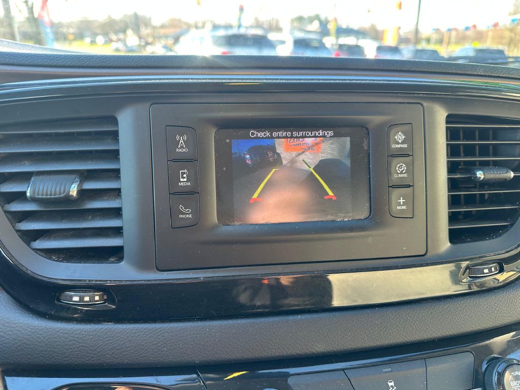 2017 Chrysler Pacifica Image 11