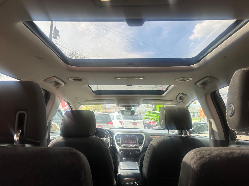 2017 GMC Acadia Image 7