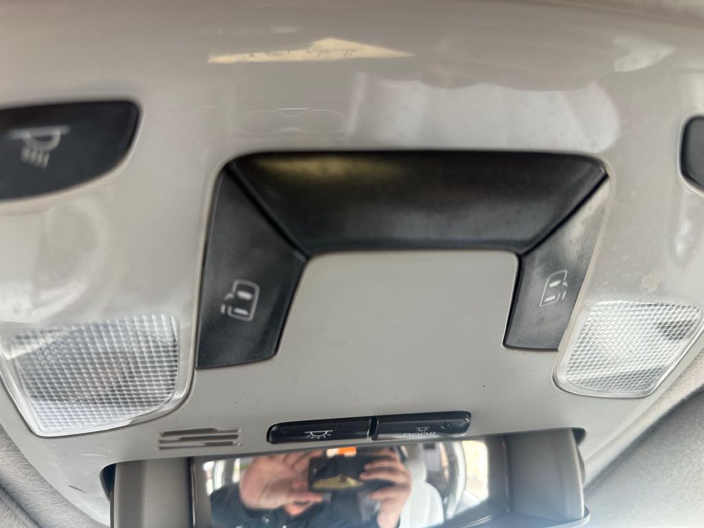 2011 Toyota Sienna Image 13