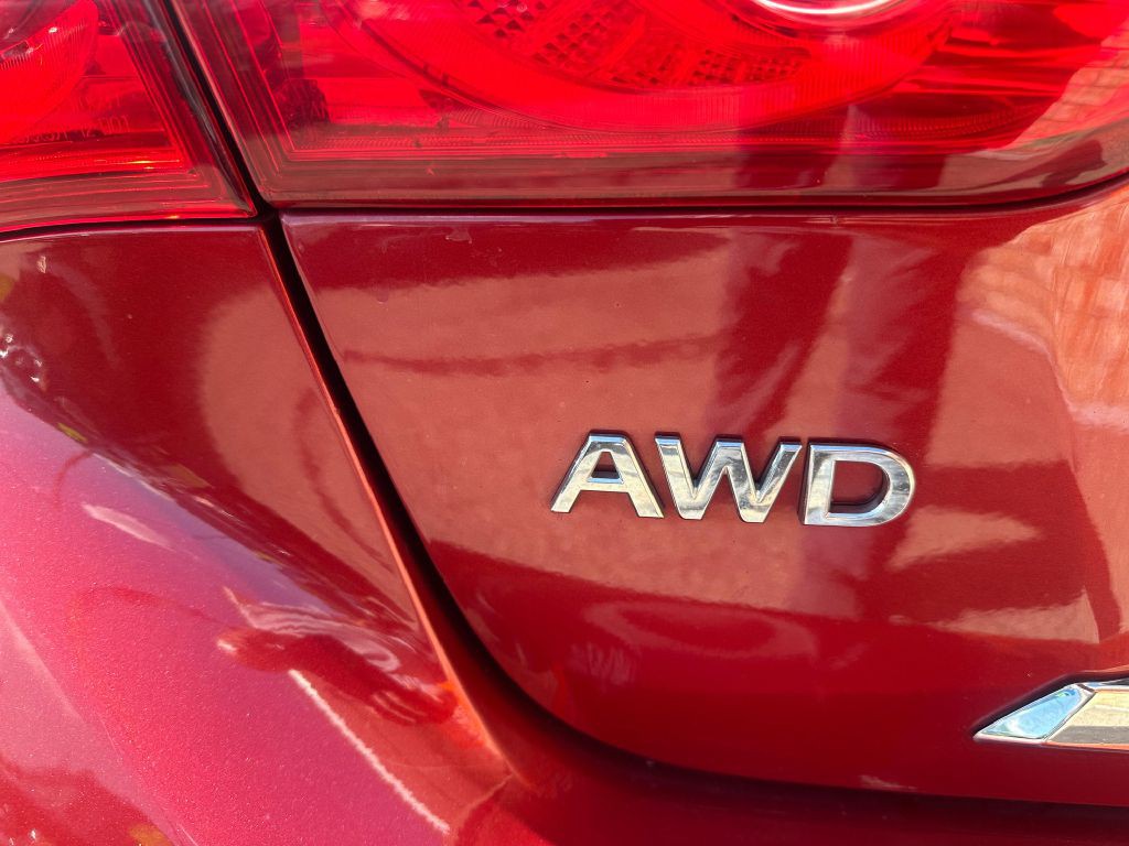 2015 INFINITI Q50 Image 5