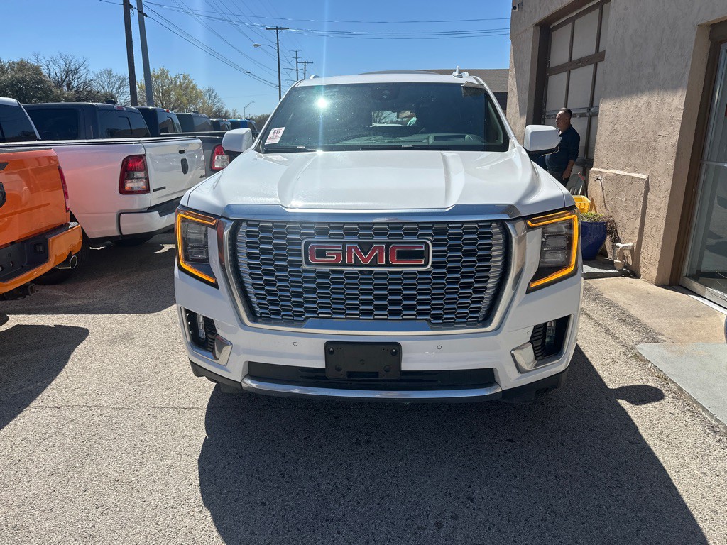 2023 GMC Yukon Image 2