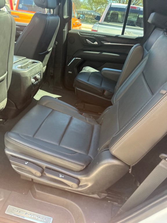2023 GMC Yukon Image 7