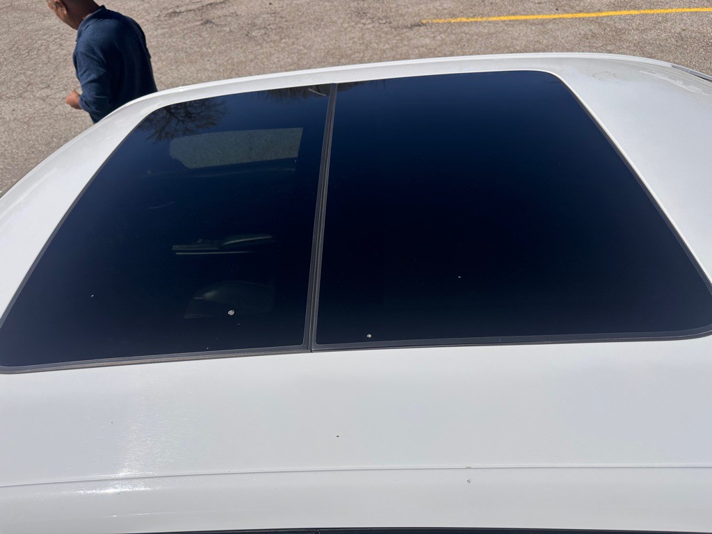 2023 Chrysler 300 Image 7