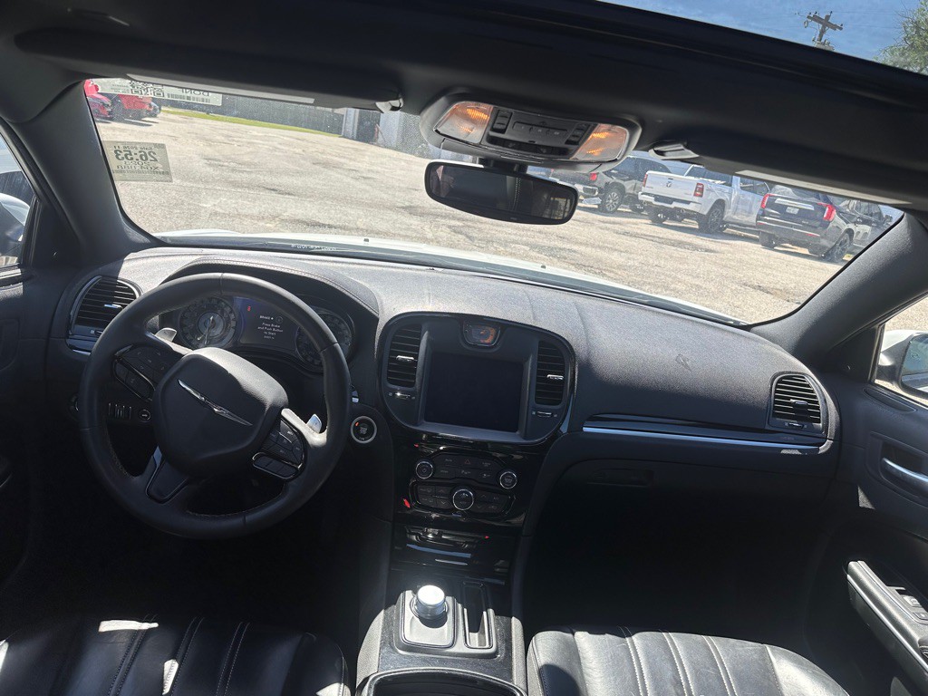 2023 Chrysler 300 Image 9