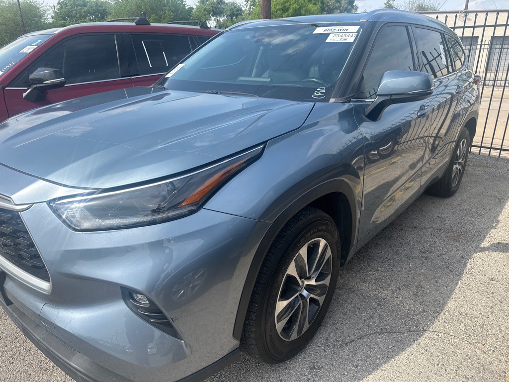 2021 Toyota Highlander Image 2