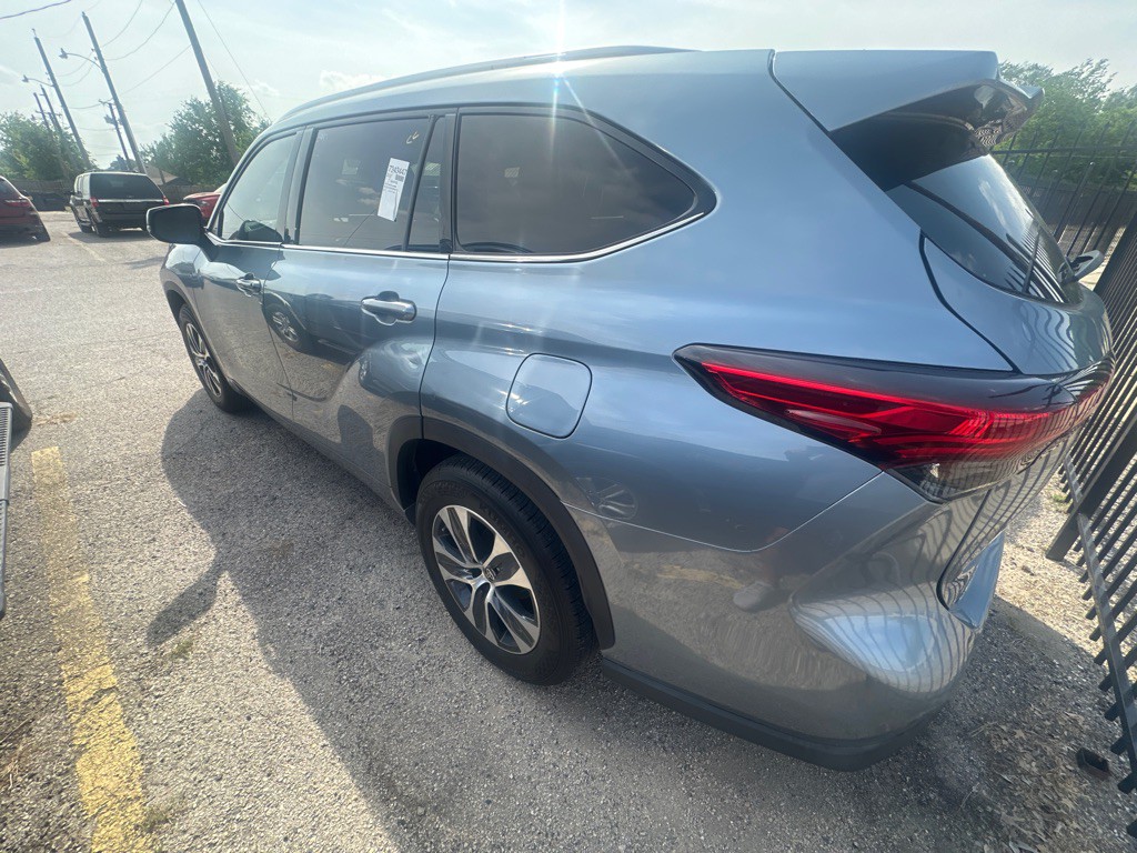 2021 Toyota Highlander Image 3
