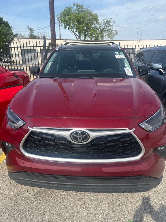 2022 Toyota Highlander Image 1