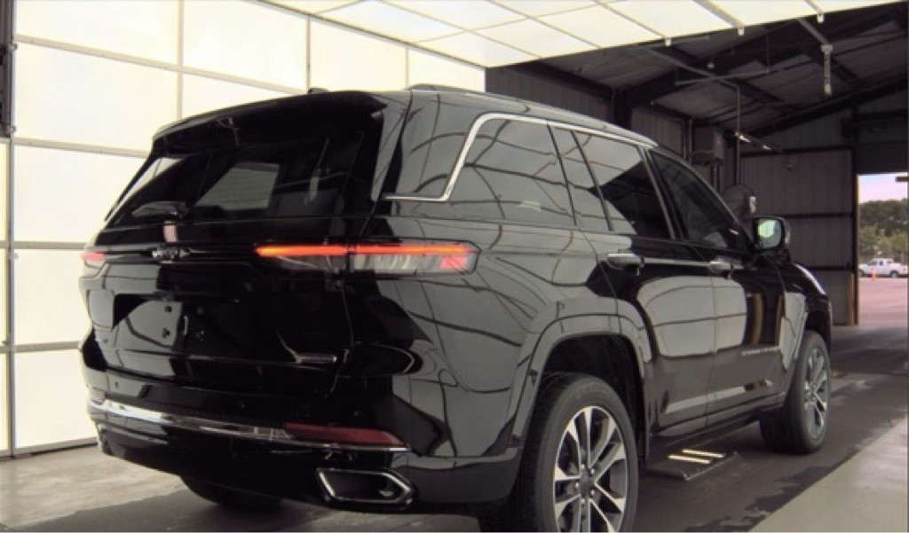 2022 Jeep Grand Cherokee Image 3