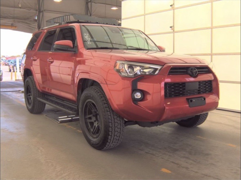 2021 Toyota 4Runner Image 2