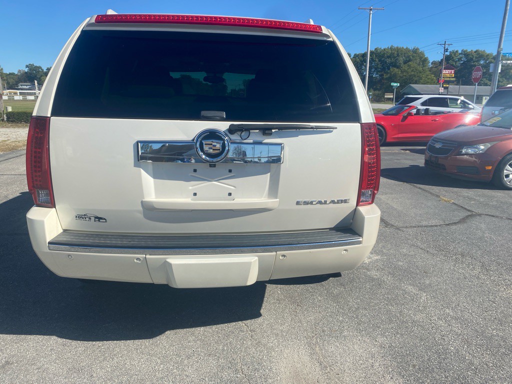 2011 Cadillac Escalade Image 4
