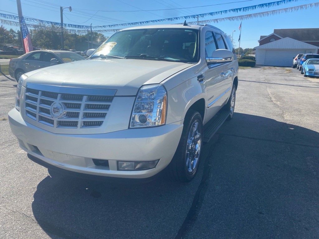 2011 Cadillac Escalade Image 2