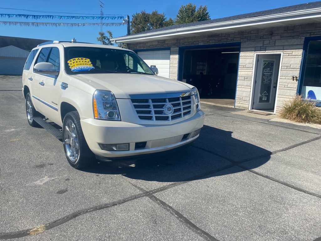 2011 Cadillac Escalade Image 3