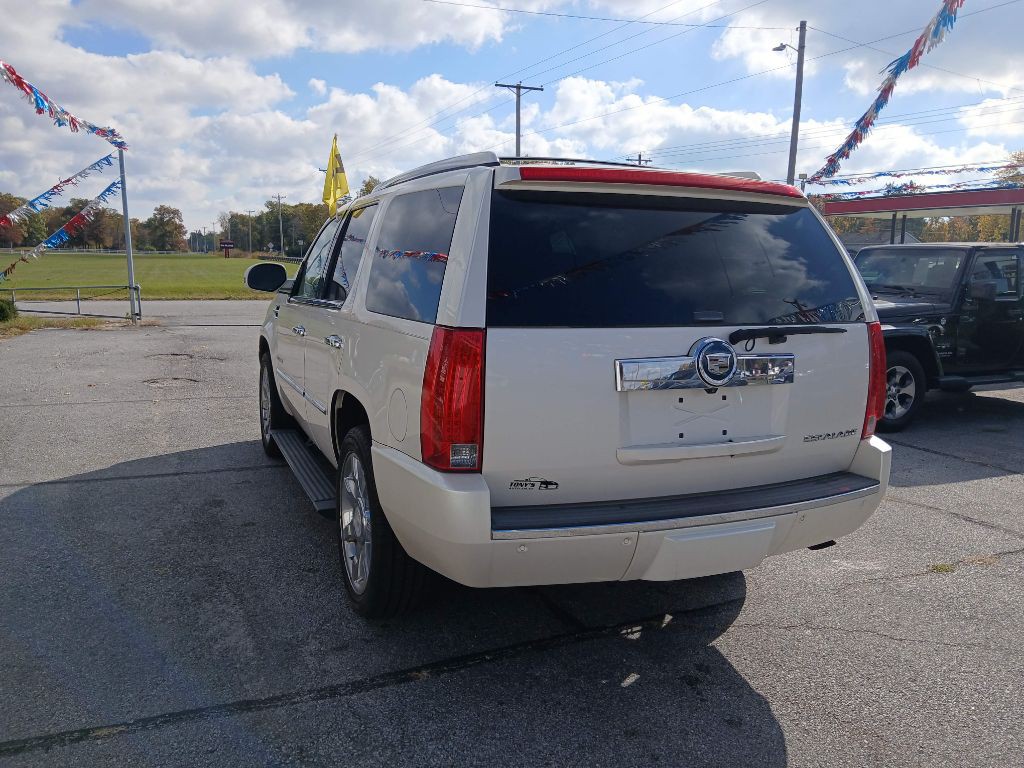 2011 Cadillac Escalade Image 25
