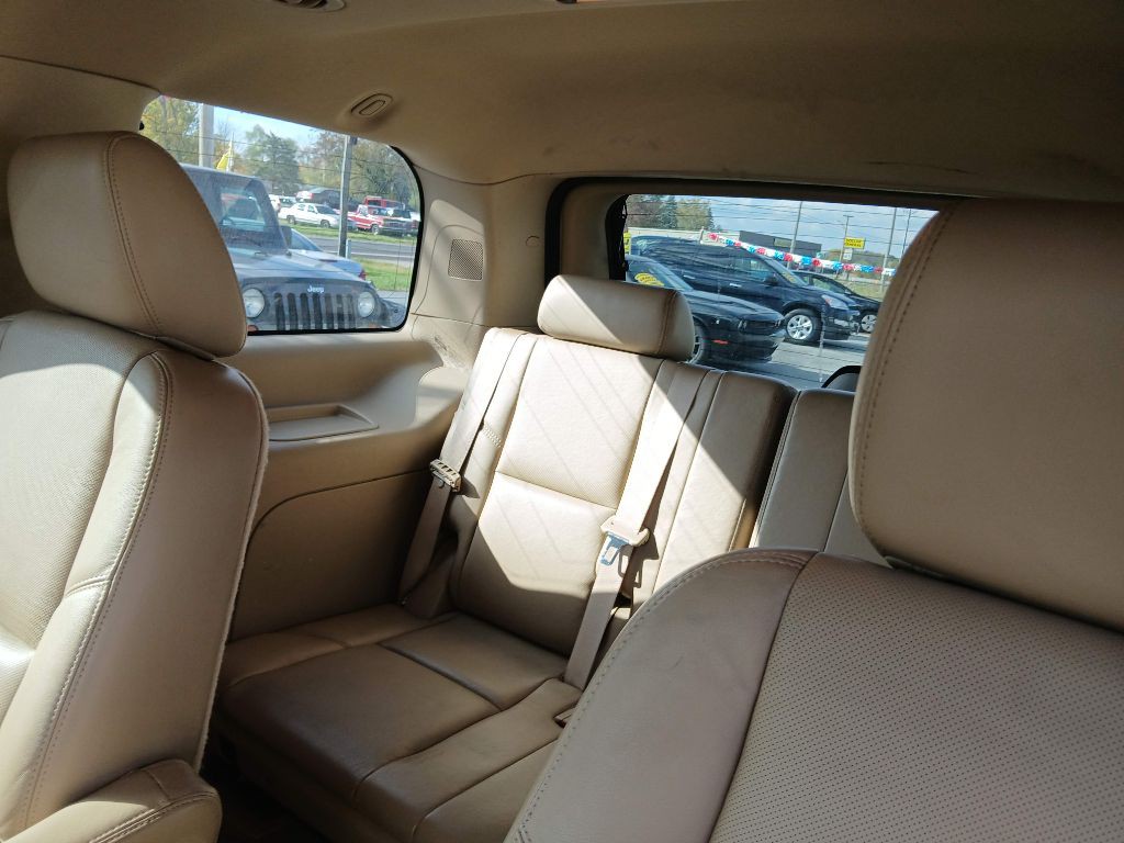 2011 Cadillac Escalade Image 33