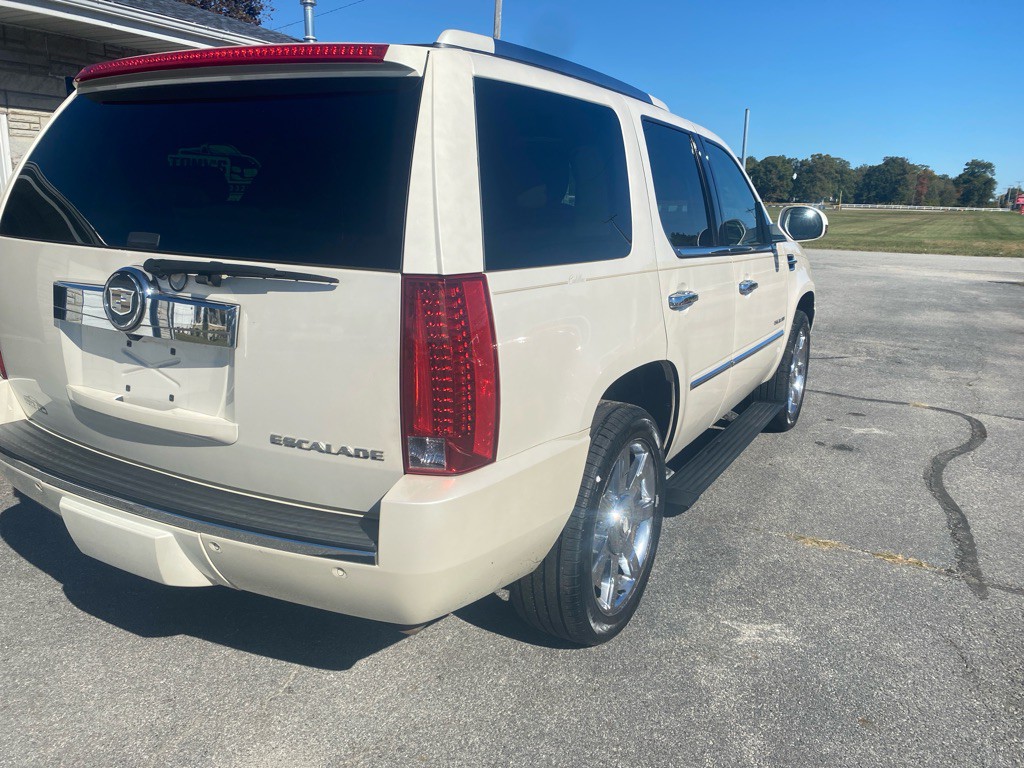 2011 Cadillac Escalade Image 7