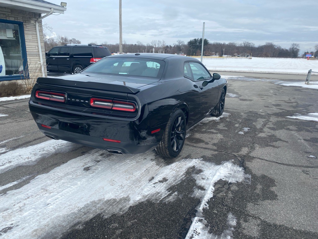 2016 Dodge Challenger Image 6