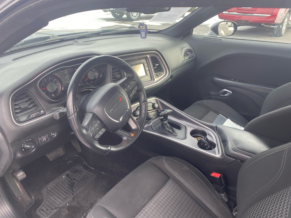 2016 Dodge Challenger Image 9