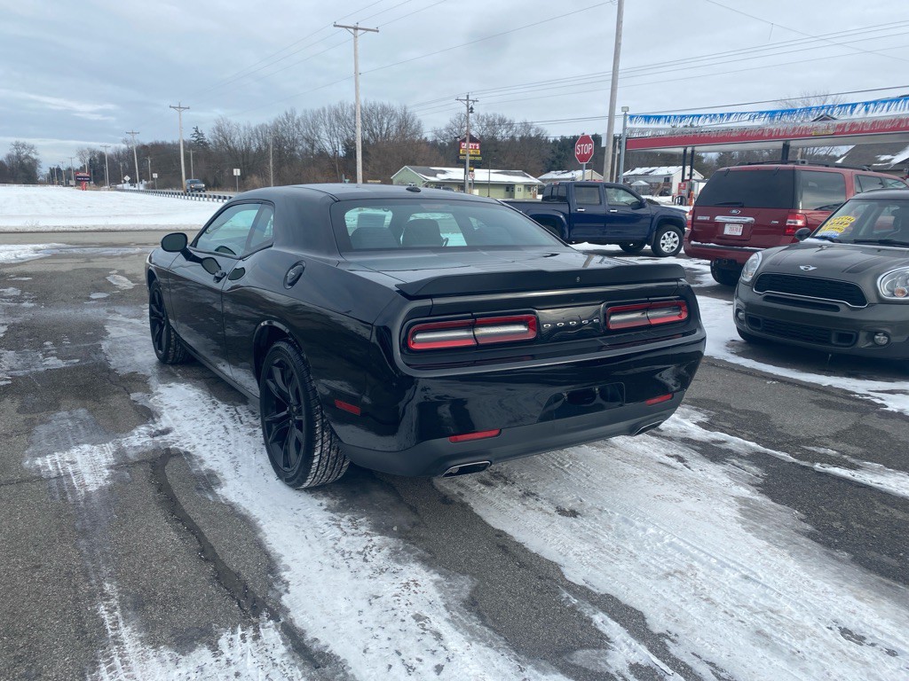 2016 Dodge Challenger Image 18