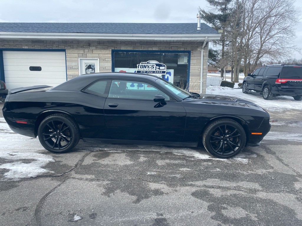 2016 Dodge Challenger Image 19