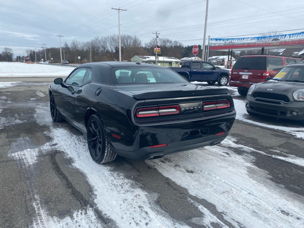 2016 Dodge Challenger Image 8