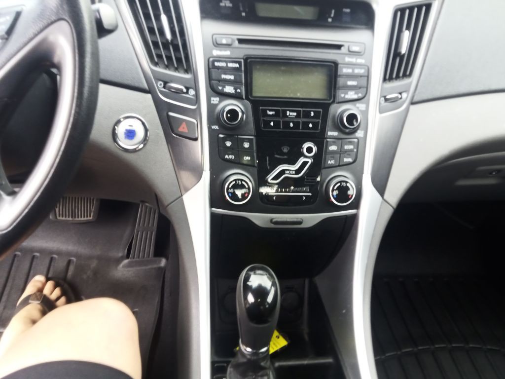 2012 Hyundai Sonata Image 9