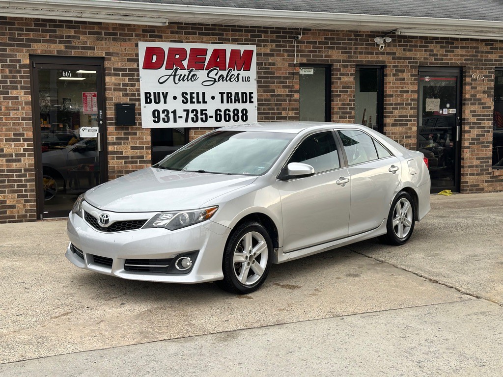 2014 Toyota Camry Image 2