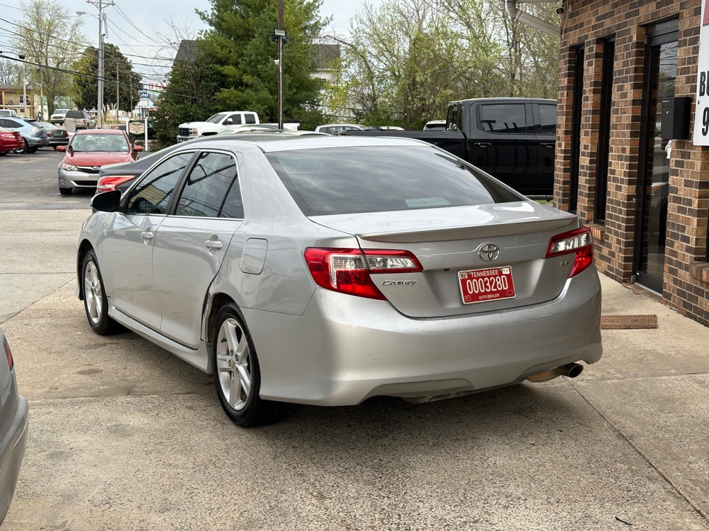 2014 Toyota Camry Image 5