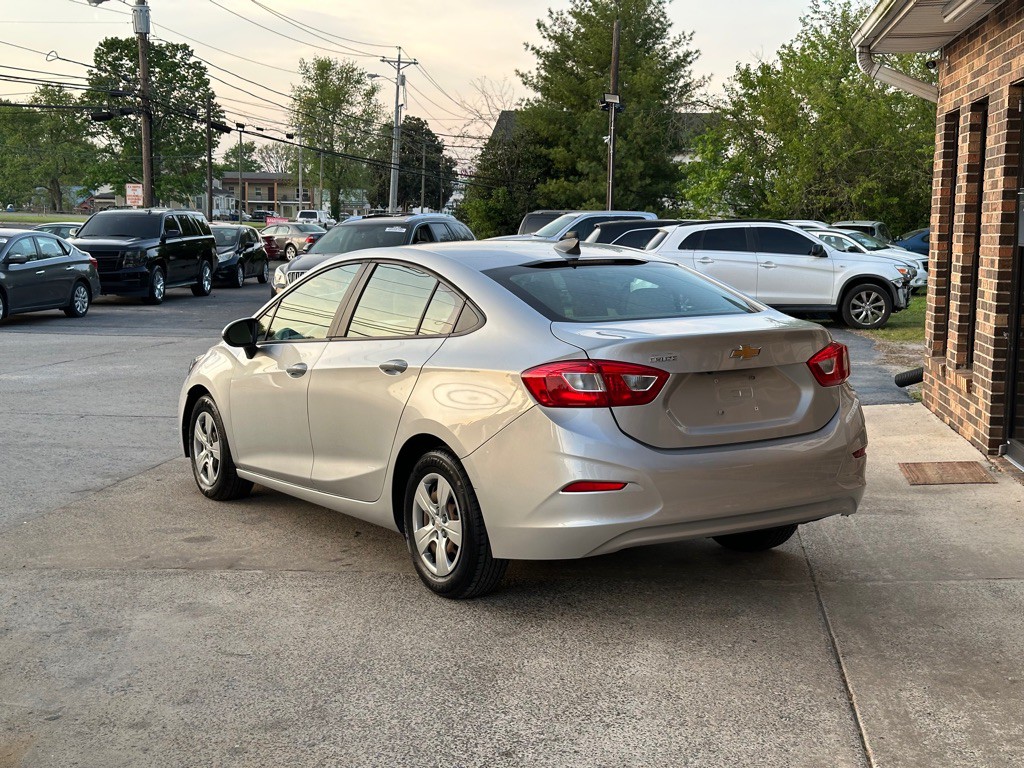 2017 Chevrolet Cruze Image 5