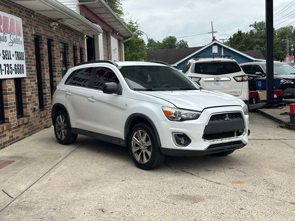 2013 Mitsubishi Outlander Image 4