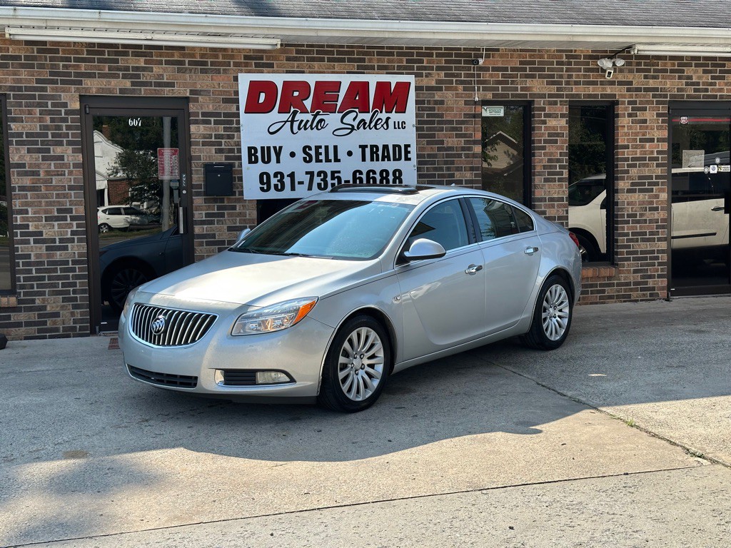 2011 Buick Regal Image 2