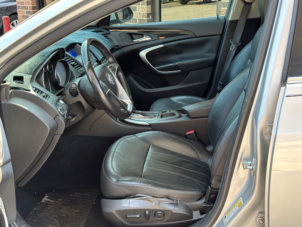 2011 Buick Regal Image 6