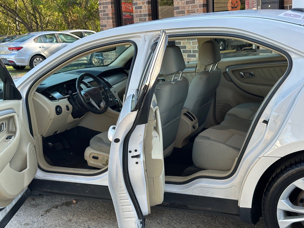 2013 Ford Taurus Image 6