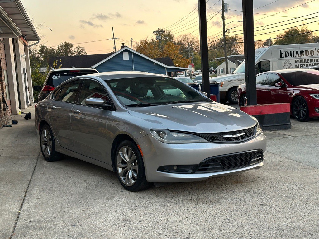 2015 Chrysler 200 Image 4
