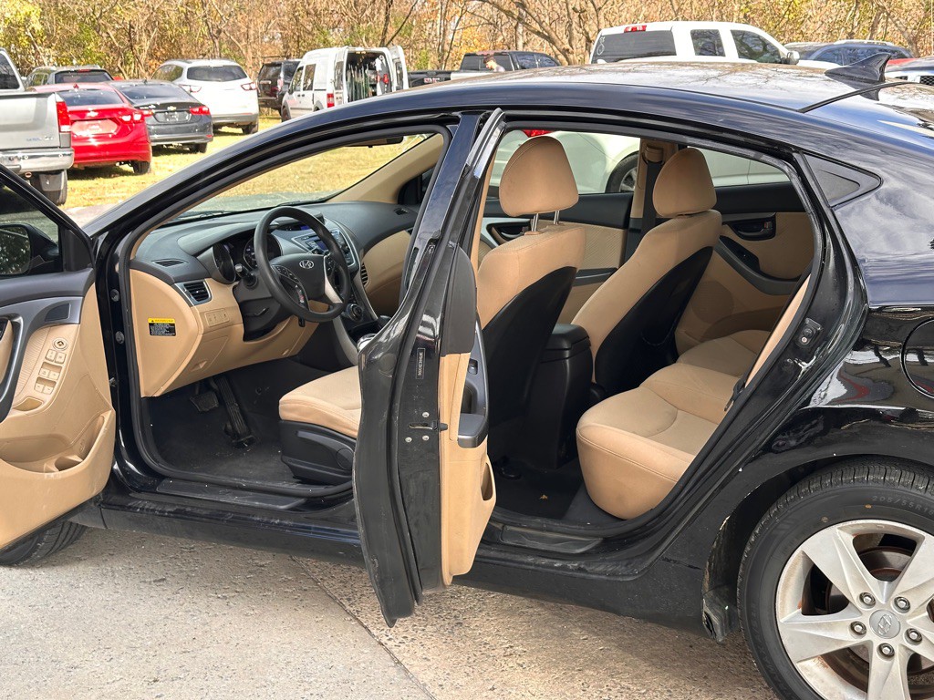 2013 Hyundai Elantra Image 8