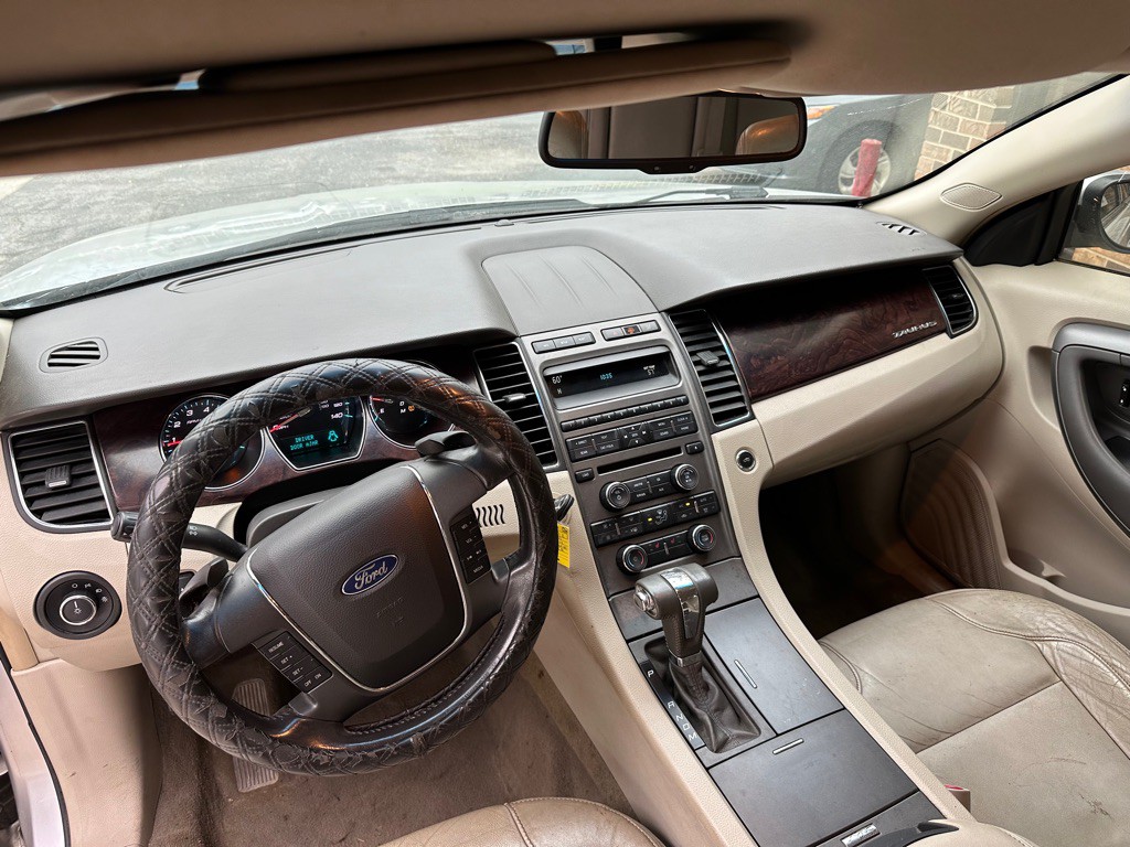 2011 Ford Taurus Image 10