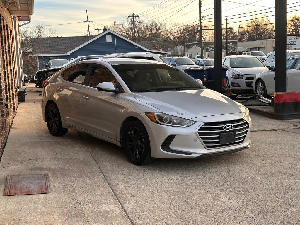 2018 Hyundai Elantra Image 4