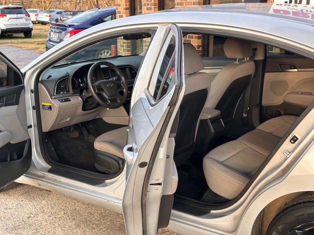 2018 Hyundai Elantra Image 8