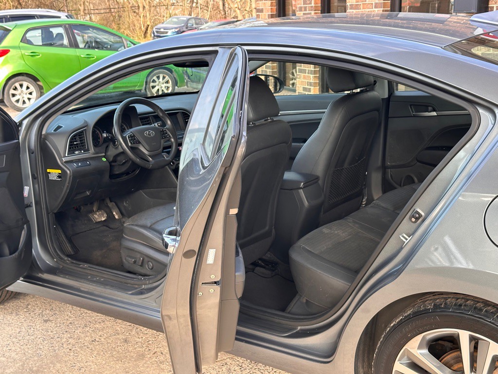 2017 Hyundai Elantra Image 8