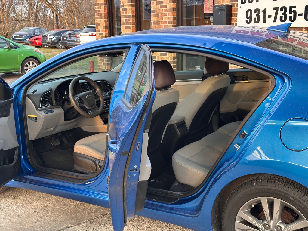 2017 Hyundai Elantra Image 8