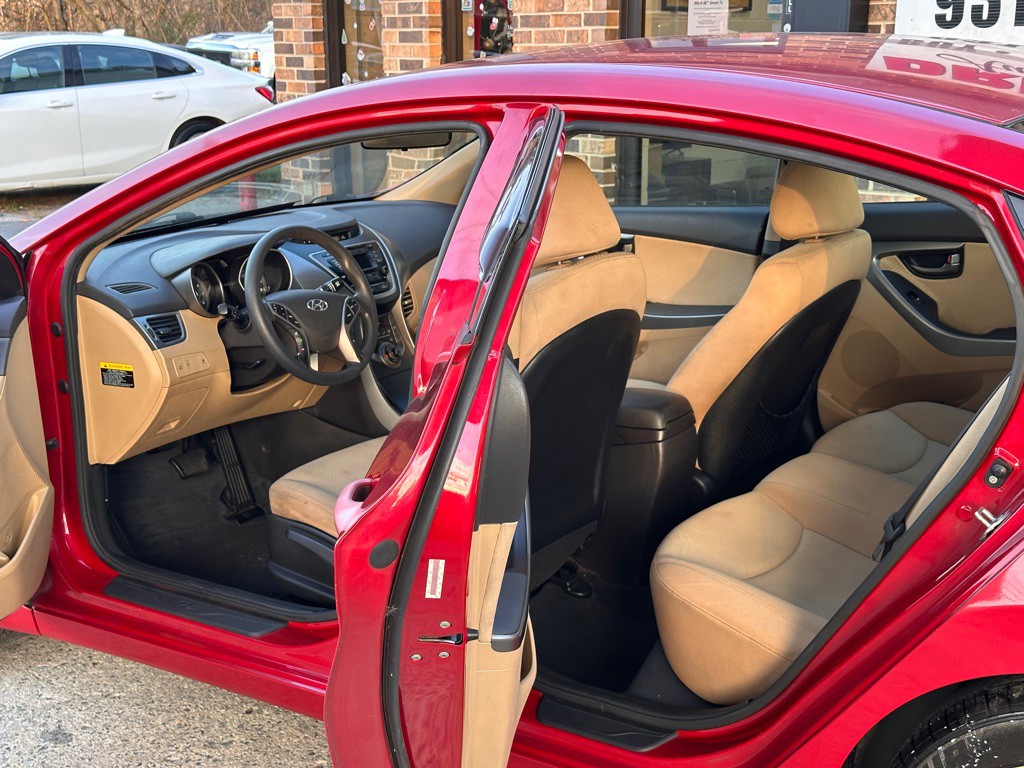 2013 Hyundai Elantra Image 8