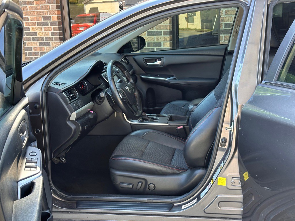 2015 Toyota Camry Image 10